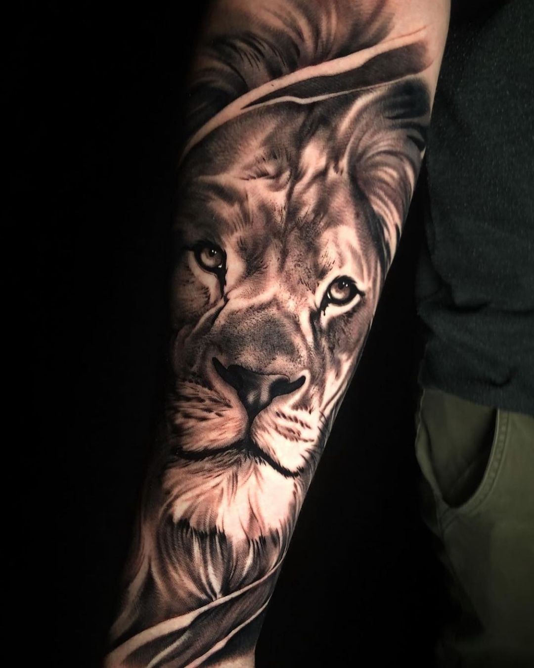 lion dotwork tattoo