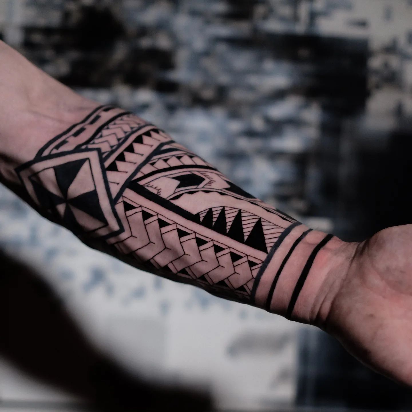 tatuaż maoryski przedramie