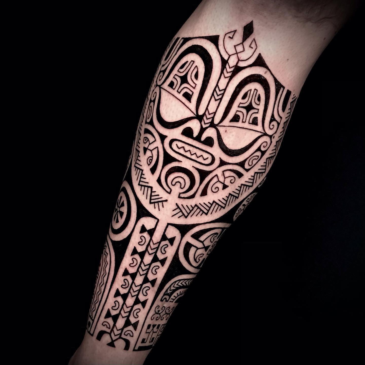 tatuaże polinezyjskie rekaw
