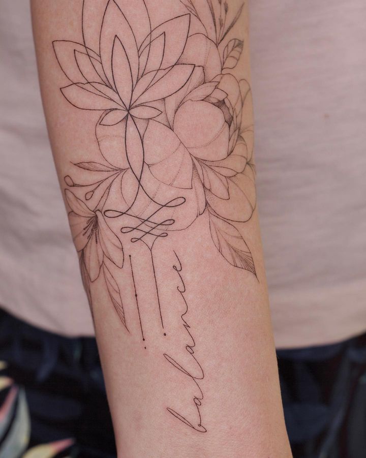 kwiat lotosu tatuaż na rece