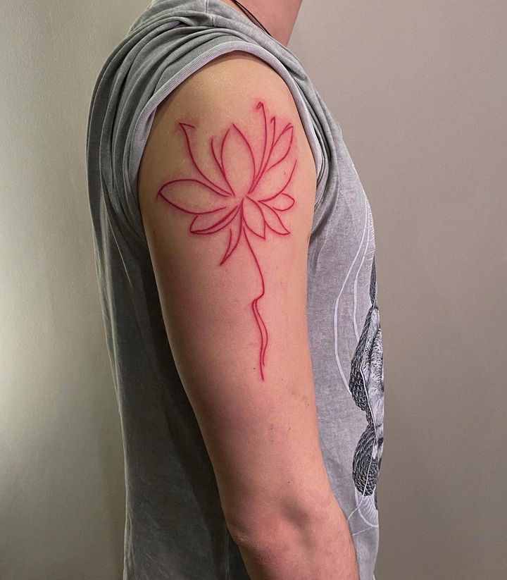 kwiat lotosu tatuaż na rece