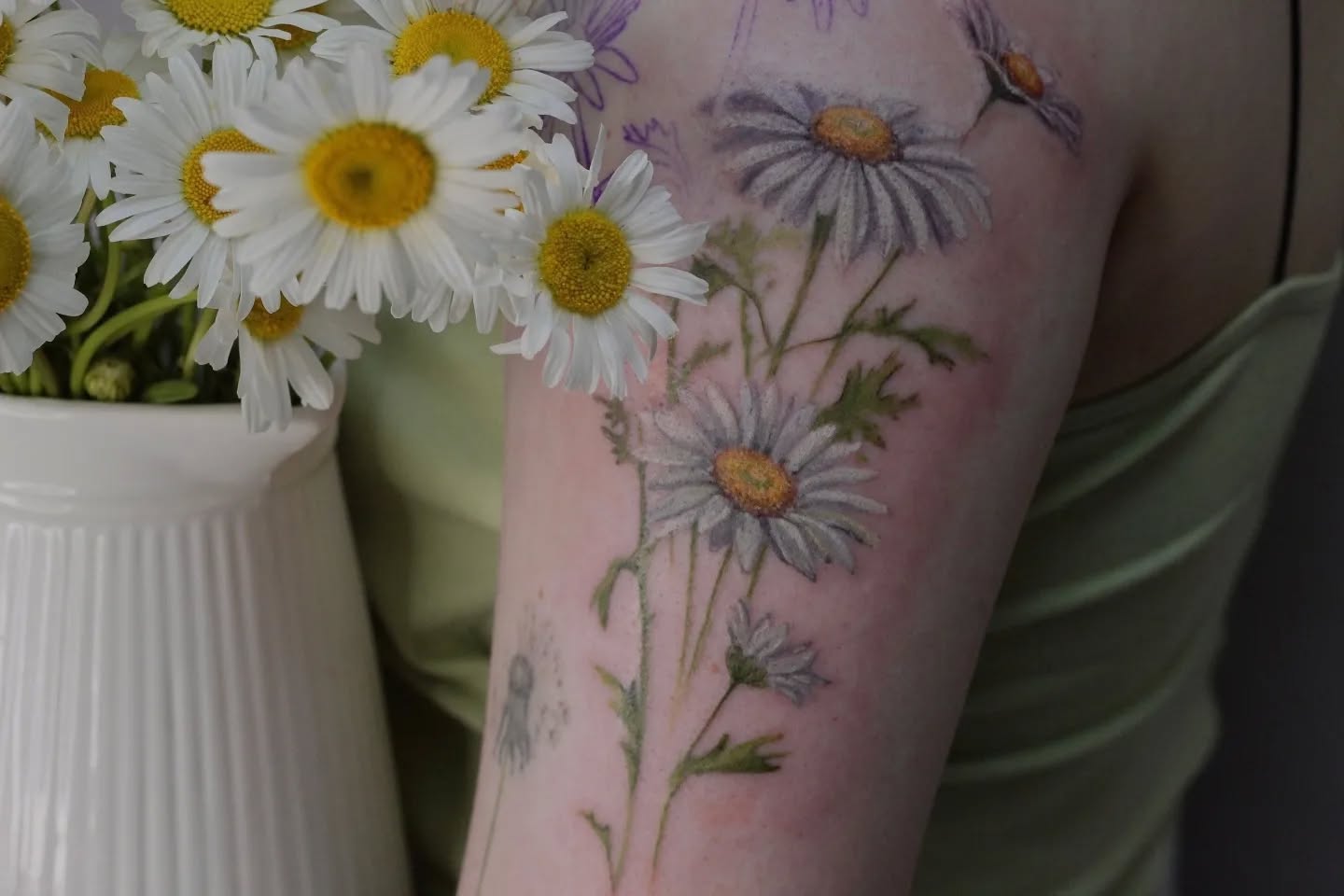 kolorowe tatuaze na reke