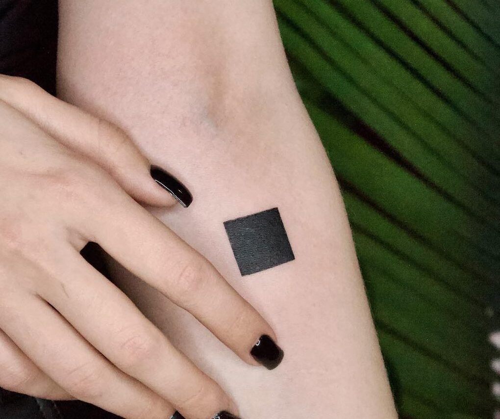 minimalistyczne tatuaże damskie