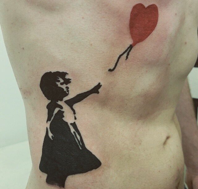 inspiracje tatuaż na żebrach