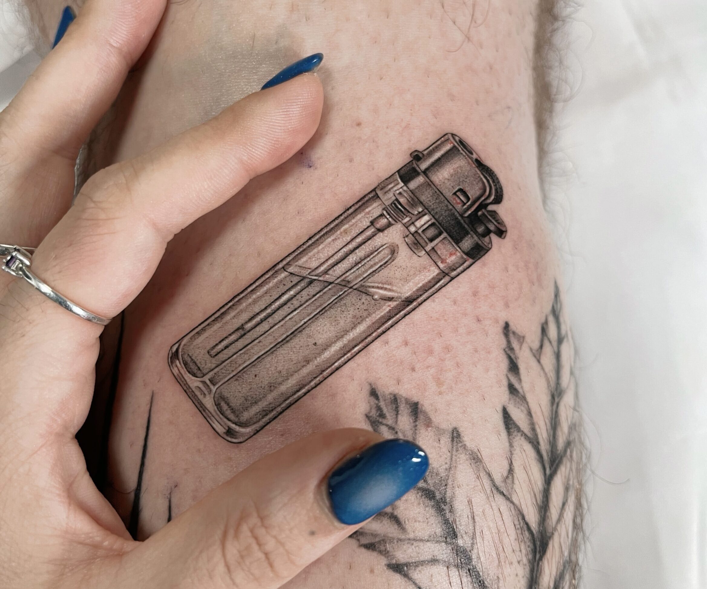 mini realistyczny tatuaż