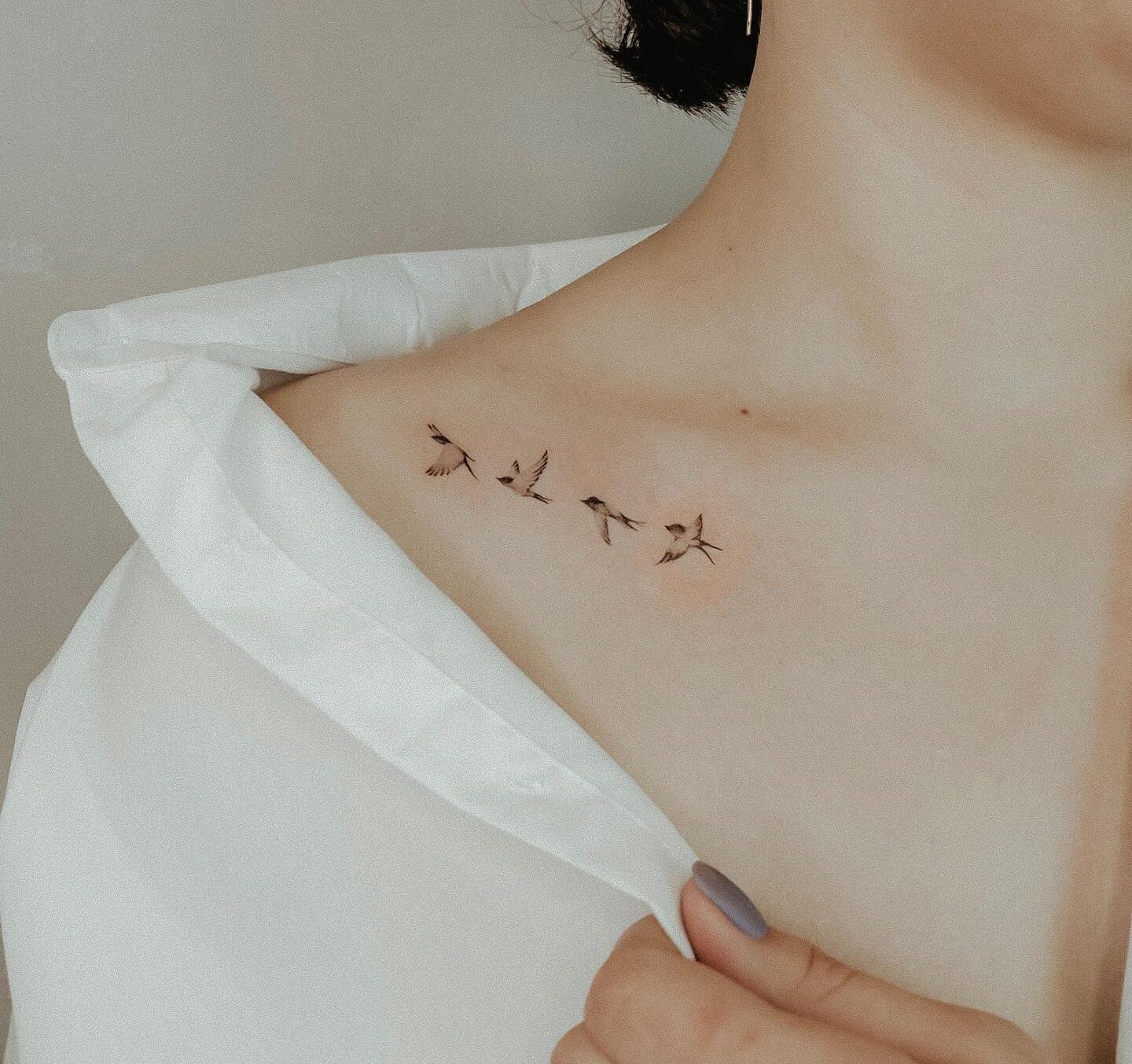 tatuaż ptaki na obojczyku