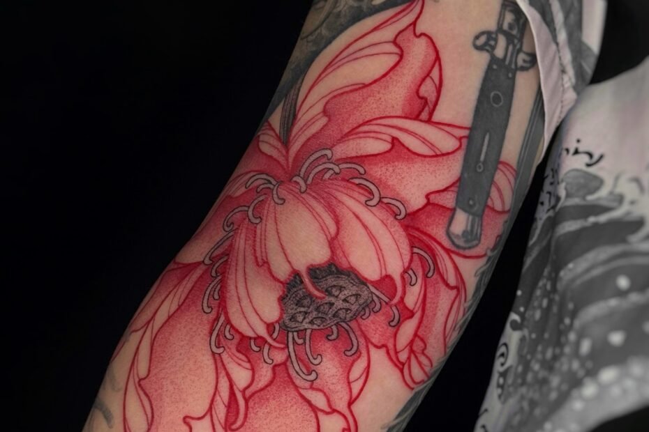 Ludzie decydują się na tatuaże kwiatowe z najróżniejszych powodów – dla jednych to wyłącznie estetyczna ozdoba, dla innych głęboki symbol o wyjątkowym znaczeniu. Świat symbolicznych wzorów jest ogromny: od cytatów w różnych językach, imion bliskich i ważnych dat, po motywy astrologiczne, takie jak konstelacje gwiazd czy znaki zodiaku. Szukasz czegoś bardziej oryginalnego? Czy wiesz, że swój miesiąc urodzenia możesz uwiecznić na skórze w zupełnie inny, niezwykły sposób, bez sięgania po cyfry czy astrologię?