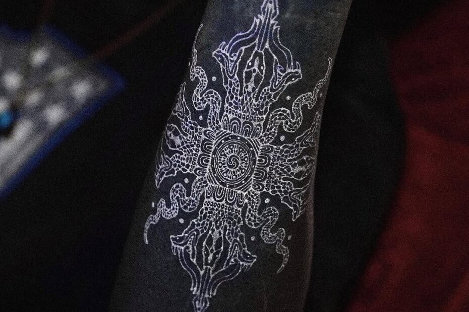 blackwork tattoo
